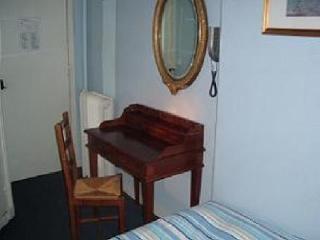 Hotel Darcet Parigi