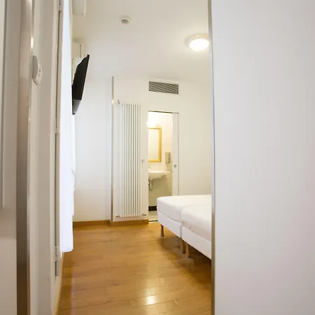 Hotel Darcet Parigi