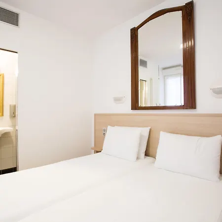 Hotel Darcet Parigi